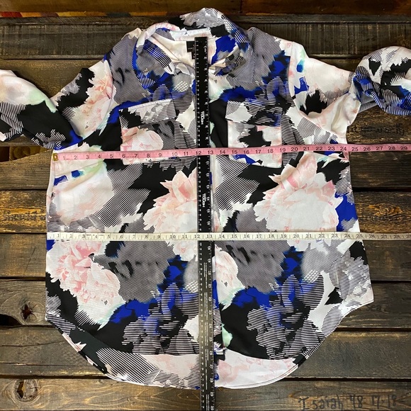 Worthington Woman’s Button Down Top - Picture 10 of 10